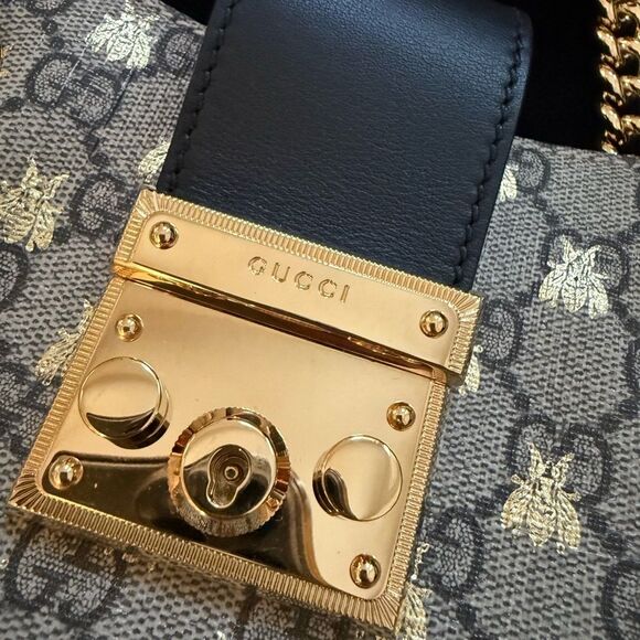 Brand new Gucci GG Supreme Monogram Bees  Padlock Tote Beige Oro Black - Picture 9 of 13